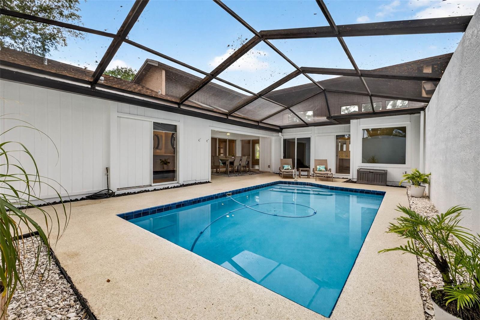 LA VIVA UNIT I - Residential