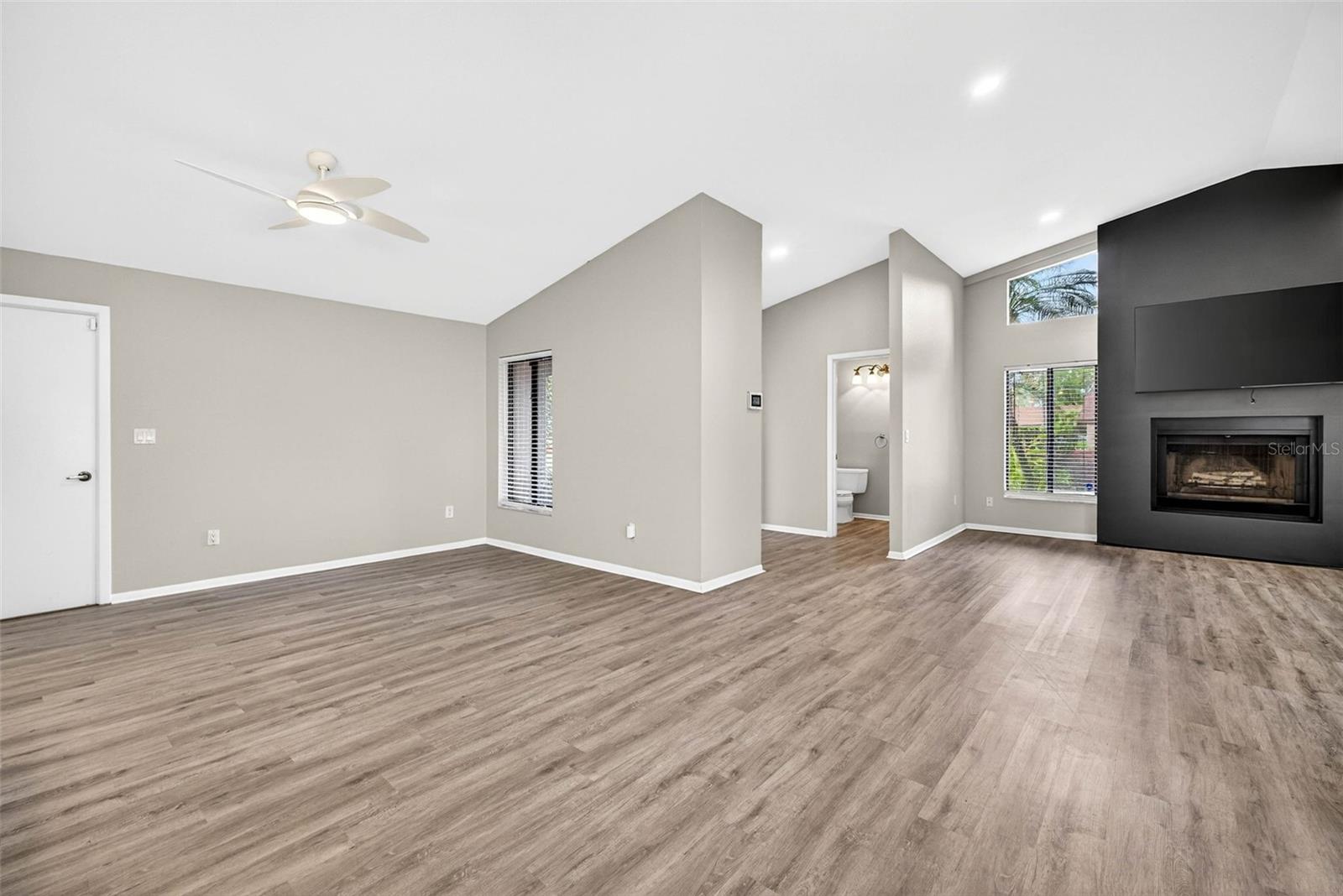 LA VIVA UNIT I - Residential