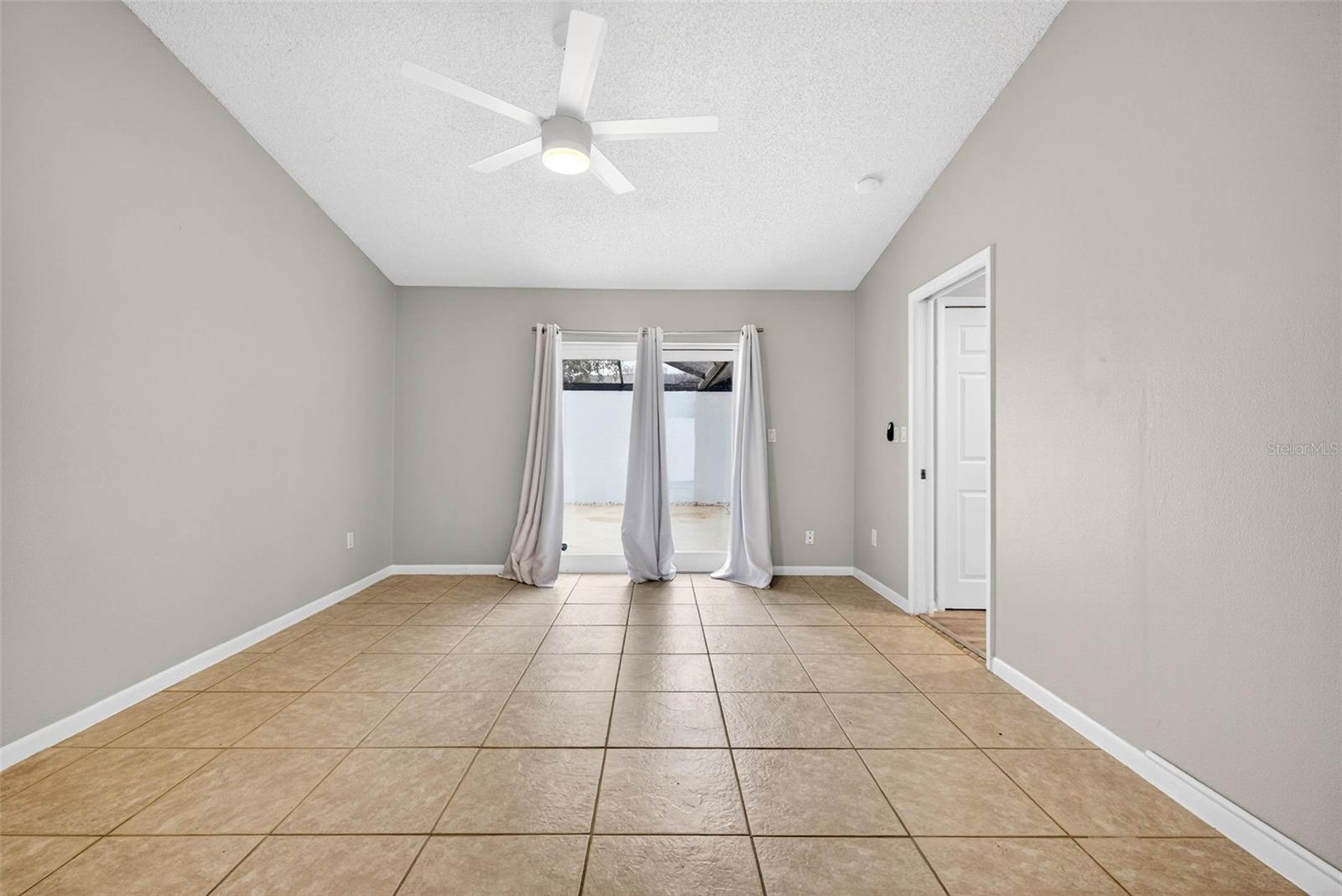 LA VIVA UNIT I - Residential