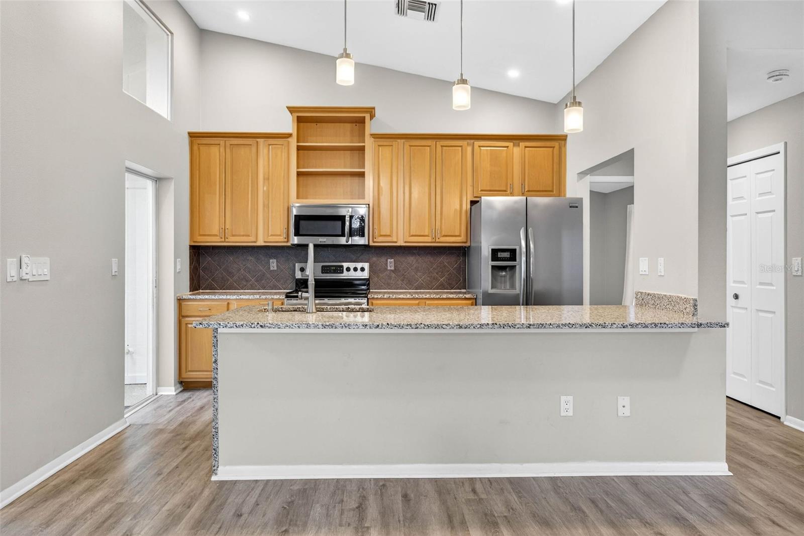 LA VIVA UNIT I - Residential