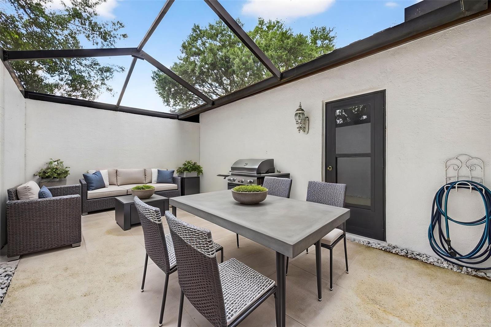 LA VIVA UNIT I - Residential