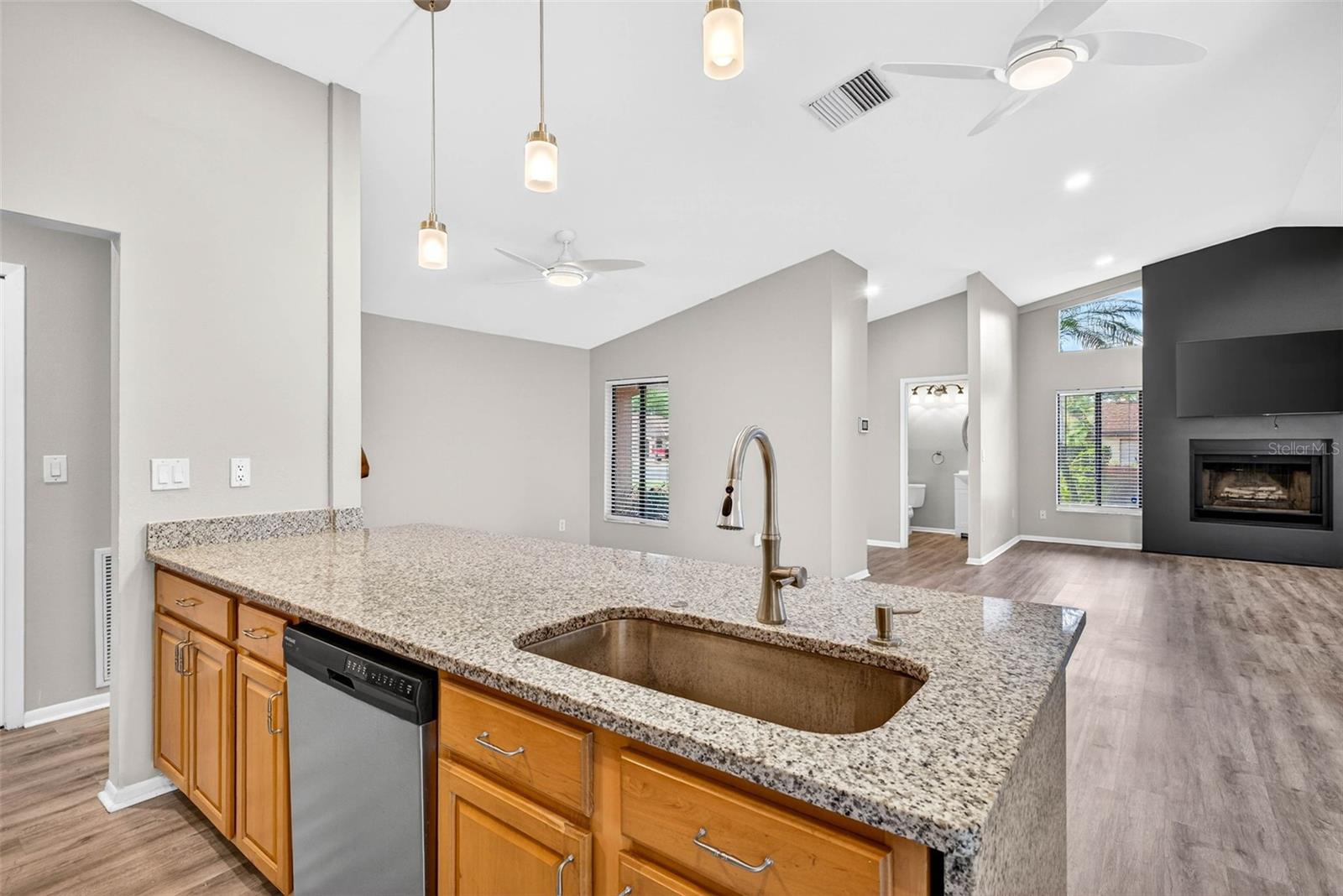 LA VIVA UNIT I - Residential