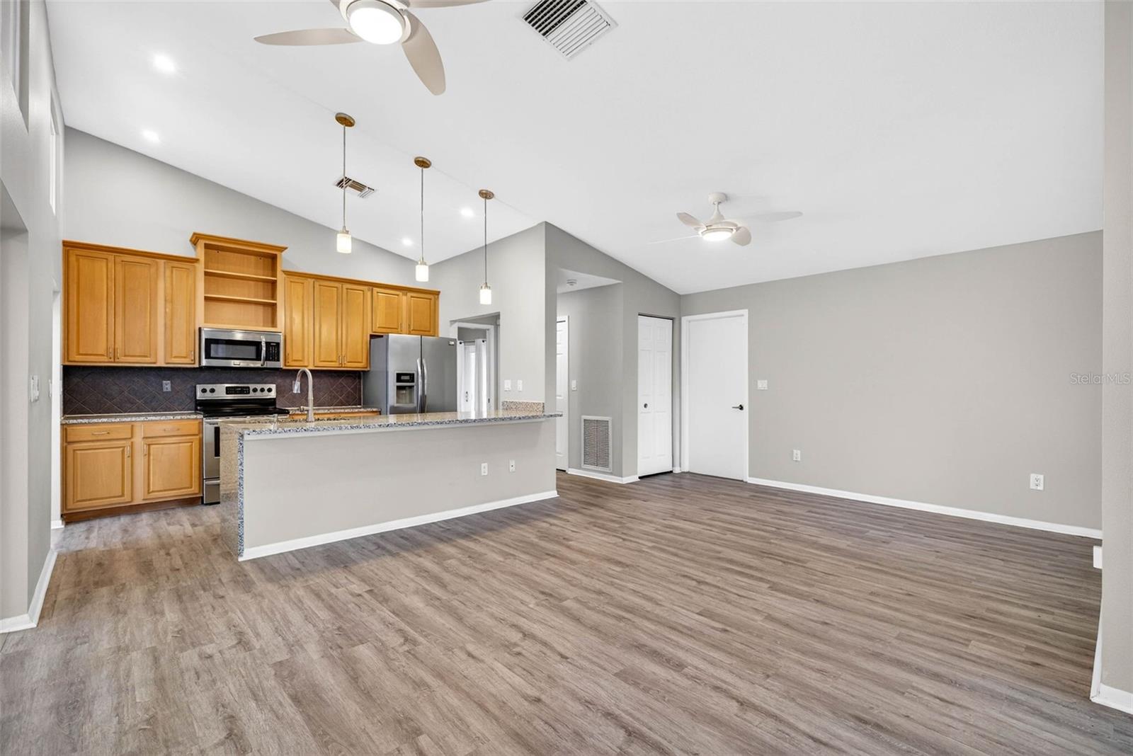 LA VIVA UNIT I - Residential