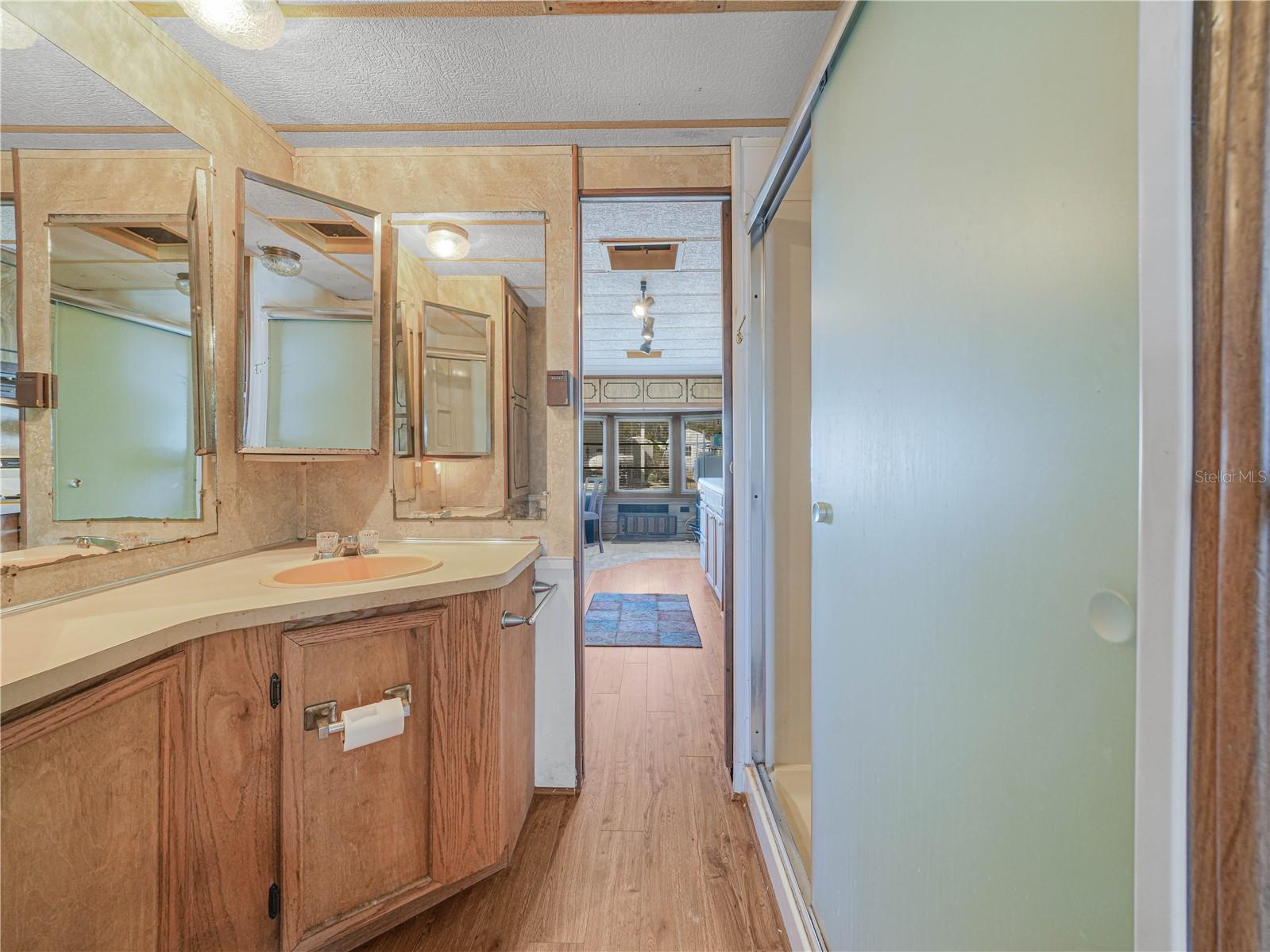 SADDLEBAG LAKE - Residential