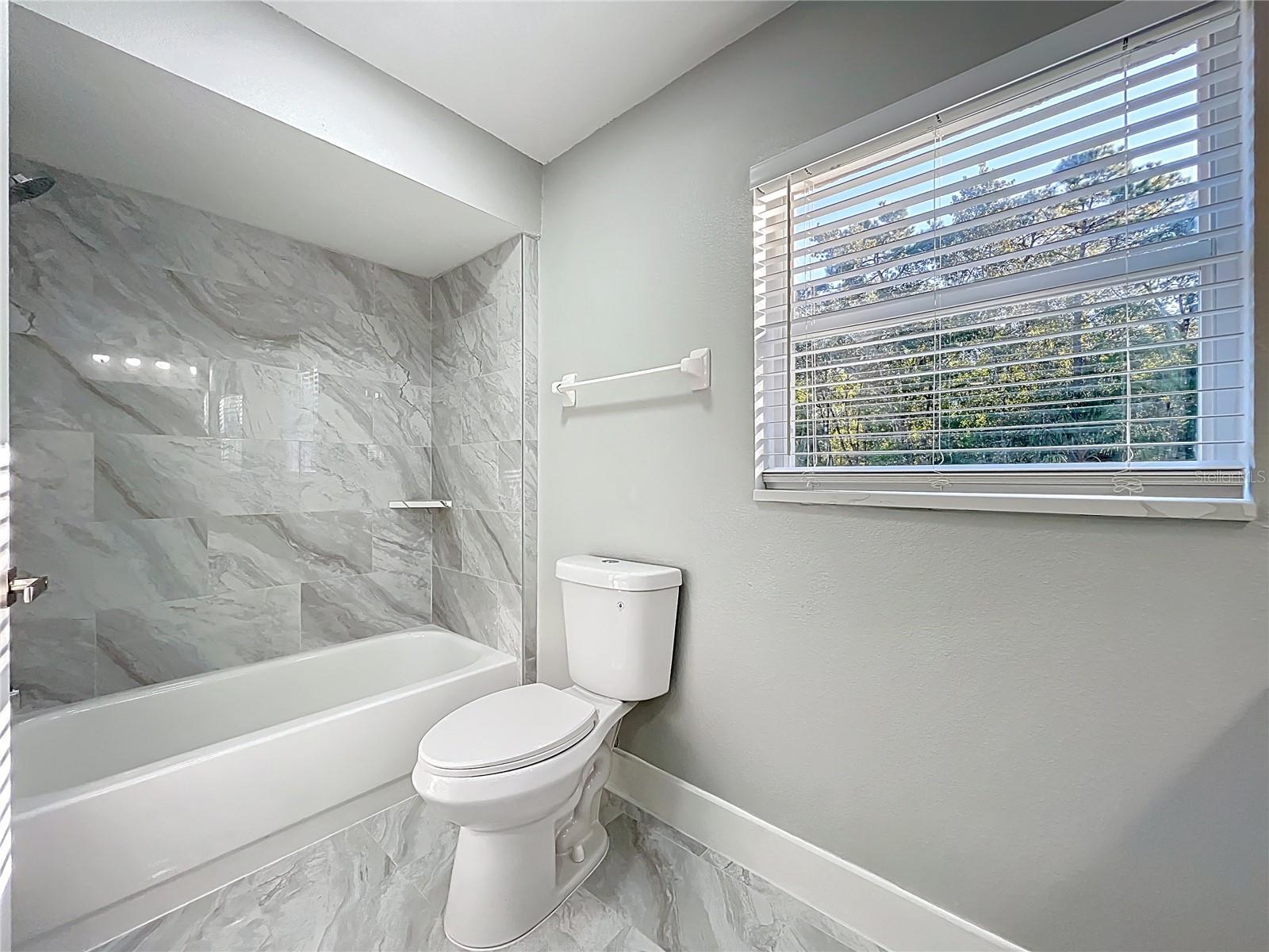 ALAFAYA WOODS PH 10 - Residential