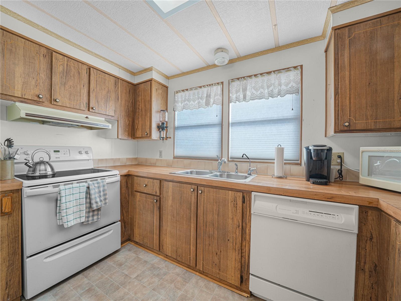 FOXWOOD LAKE ESTATES PH 01 - Residential