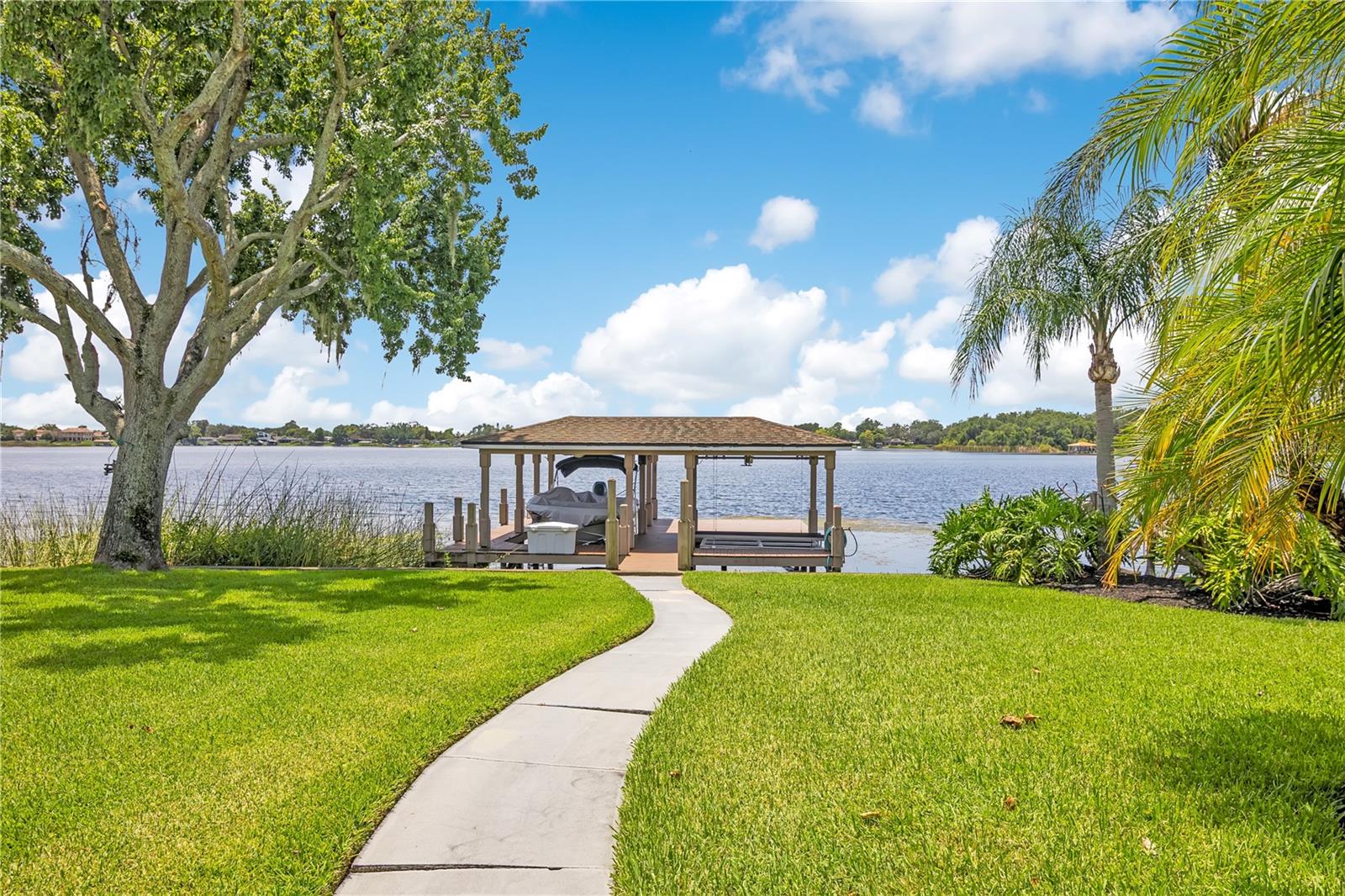 884 W LAKE HOLDEN POINT