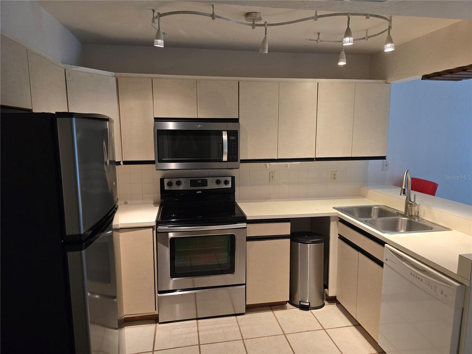 OAKBROOK - CONDO - Residential Lease