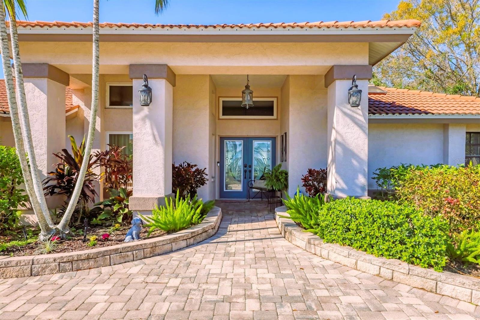 6900 COUNTRY LAKES CIRCLE