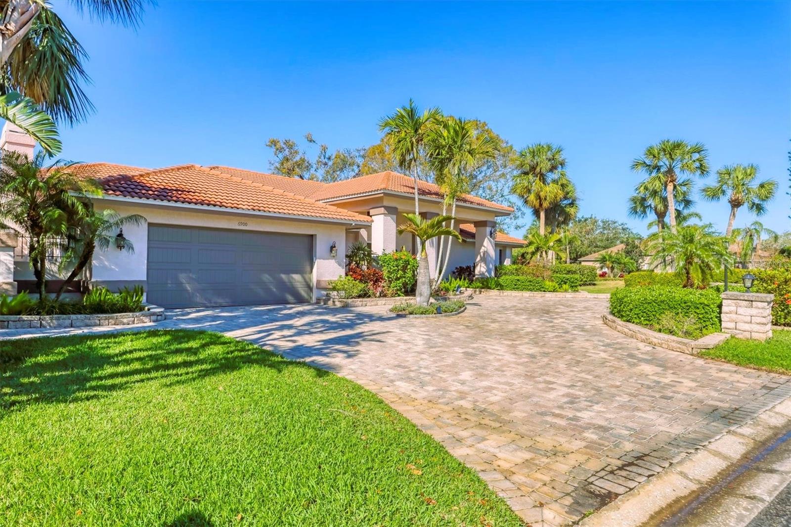 6900 COUNTRY LAKES CIRCLE