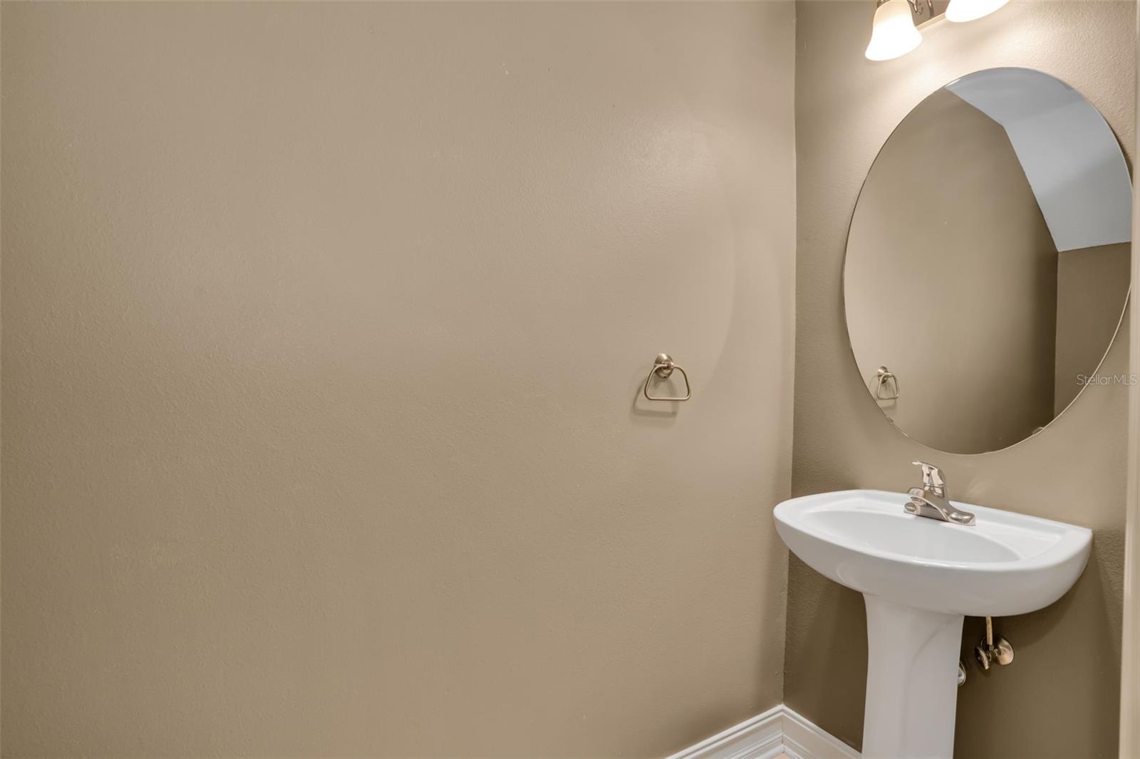 VILLAS OF TOSCANA TWNHMS - Residential Lease