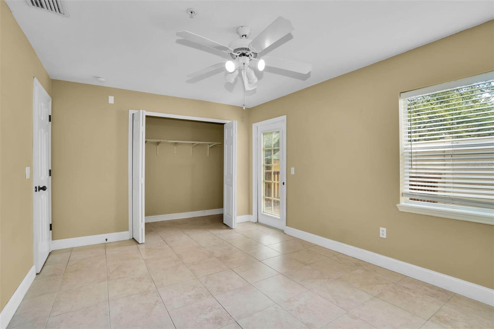 VILLAS OF TOSCANA TWNHMS - Residential Lease
