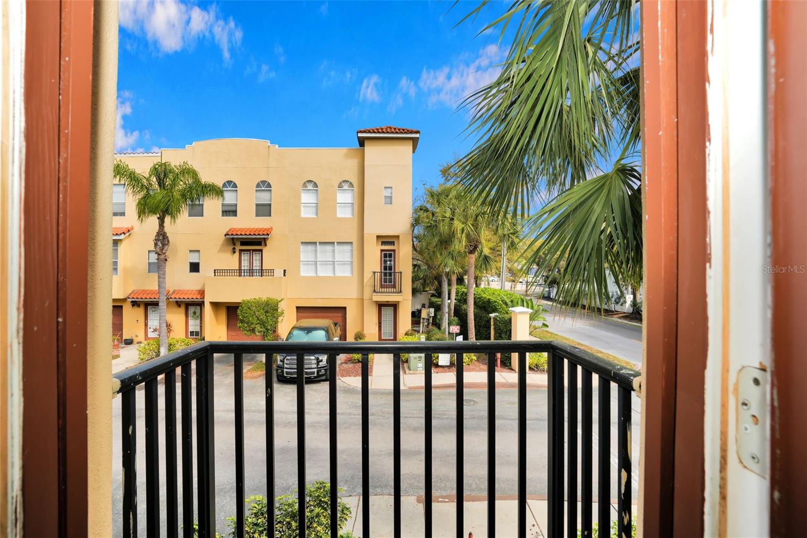 VILLAS OF TOSCANA TWNHMS - Residential Lease