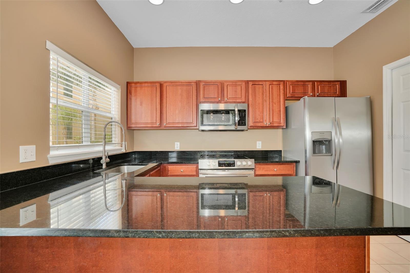 VILLAS OF TOSCANA TWNHMS - Residential Lease