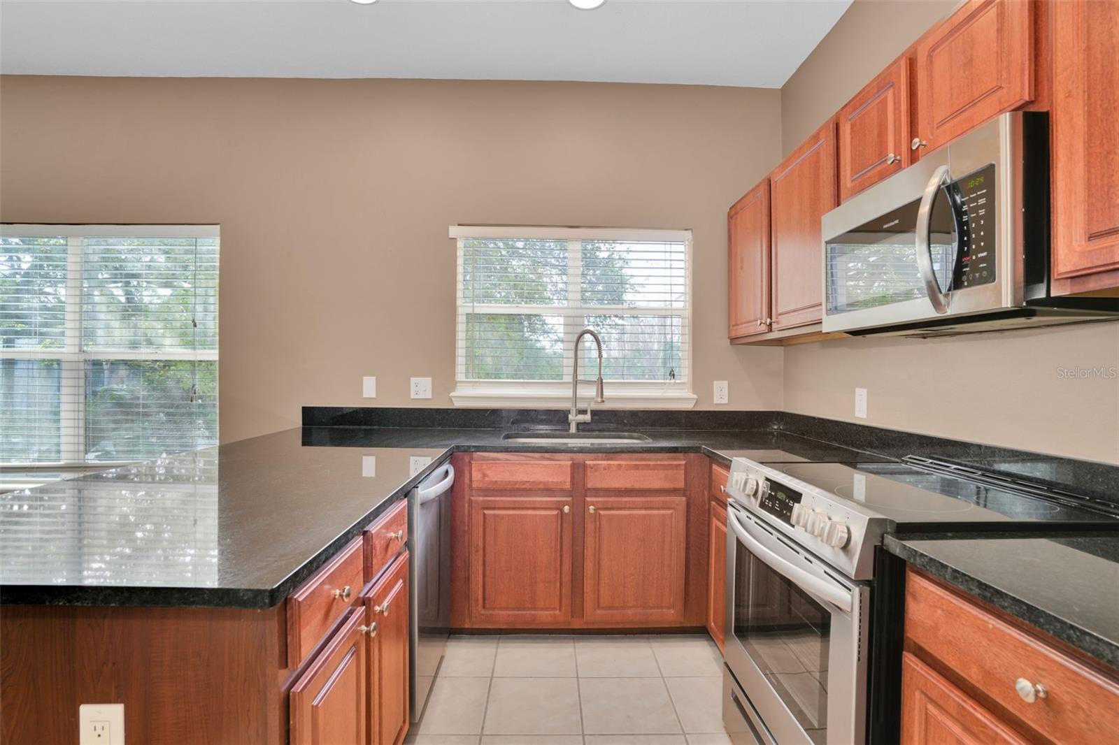 VILLAS OF TOSCANA TWNHMS - Residential Lease