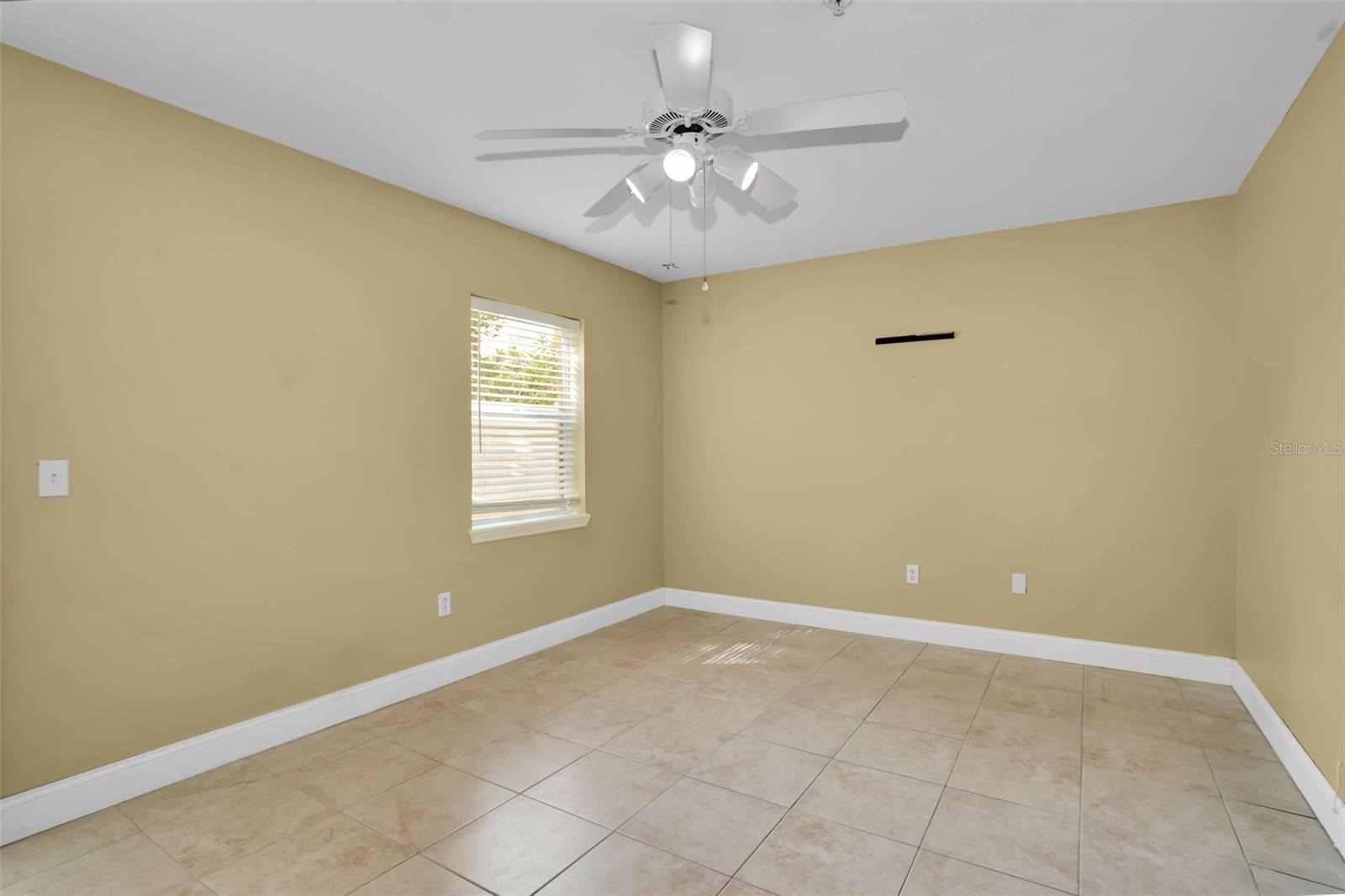 VILLAS OF TOSCANA TWNHMS - Residential Lease