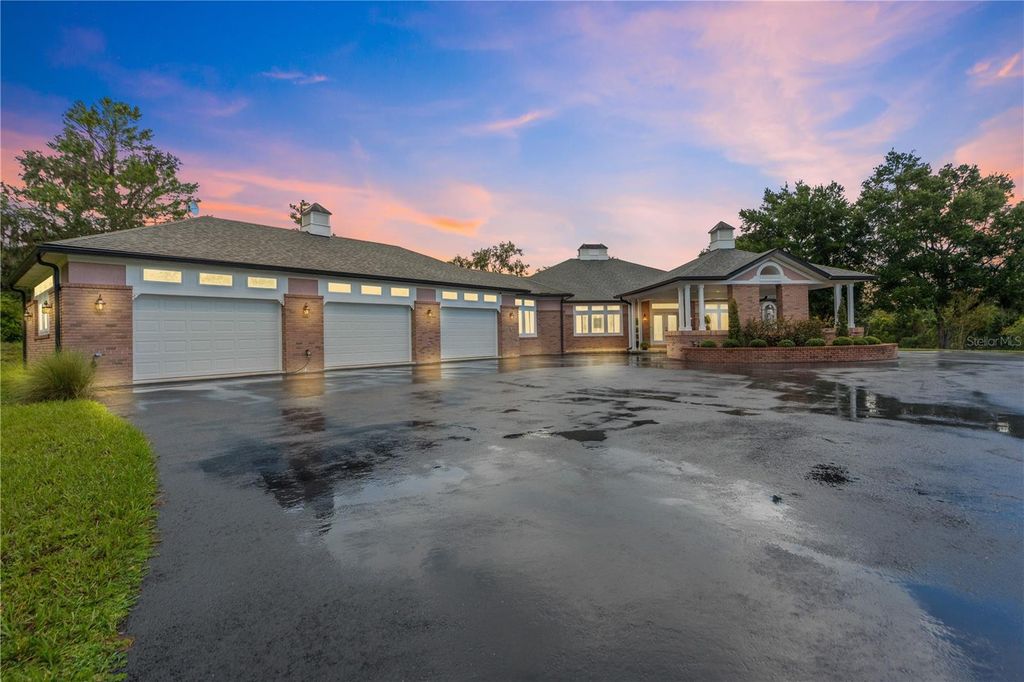 Photo of 22370 Skyview Circle, Brooksville, FL 34602 (MLS # W7878148)