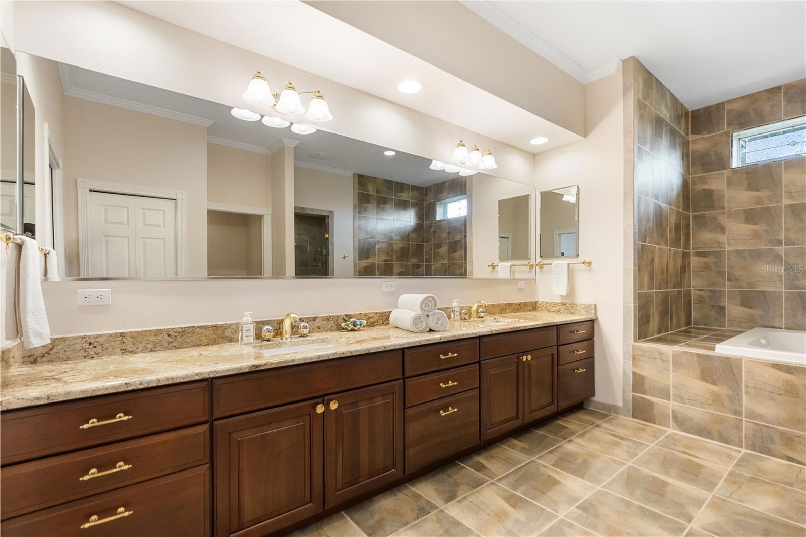 SPRING LAKE FOREST - Residential