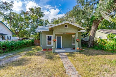 A home in DELAND