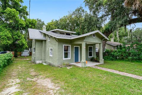 A home in DELAND