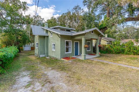 A home in DELAND