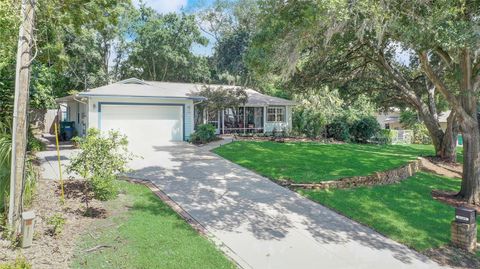 A home in EUSTIS