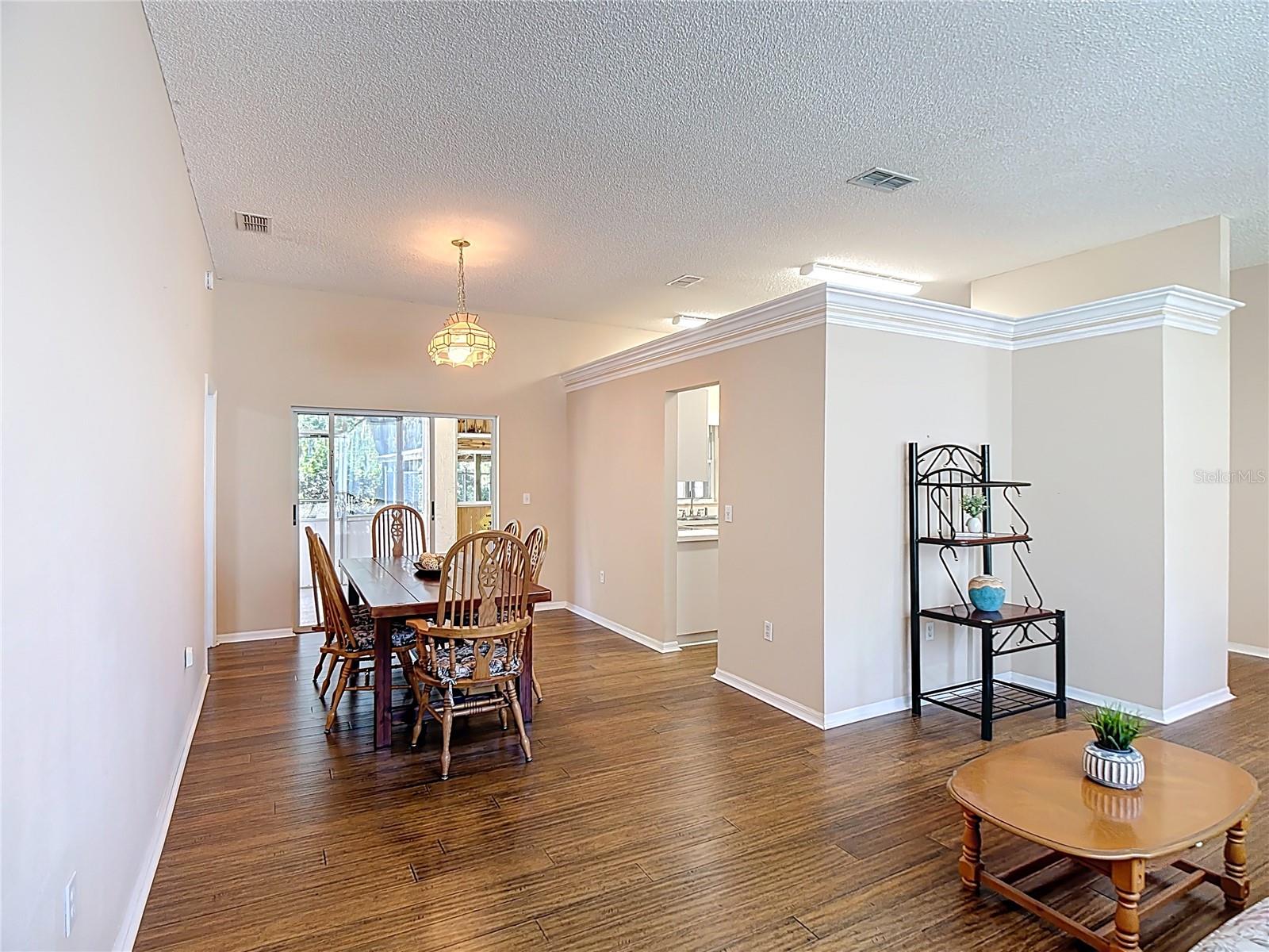 COUNTRY CLASS ESTATES - Residential