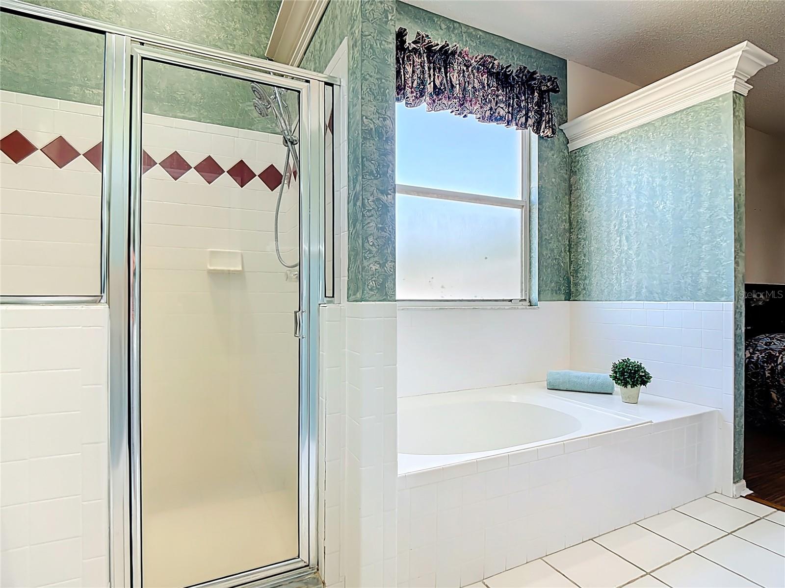 COUNTRY CLASS ESTATES - Residential