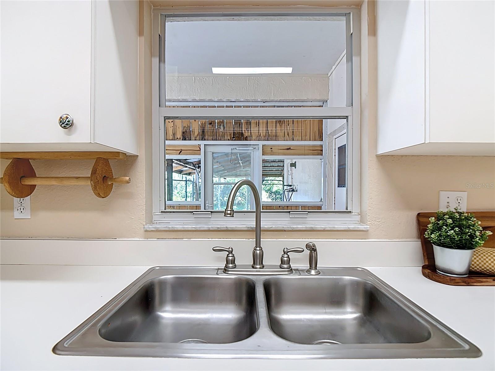 COUNTRY CLASS ESTATES - Residential