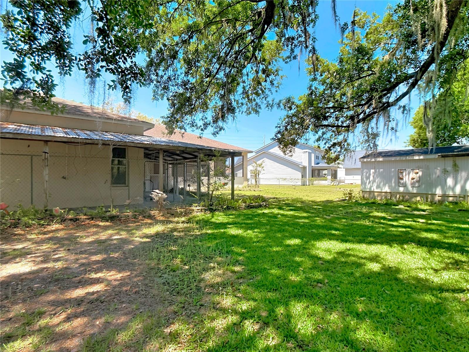 COUNTRY CLASS ESTATES - Residential