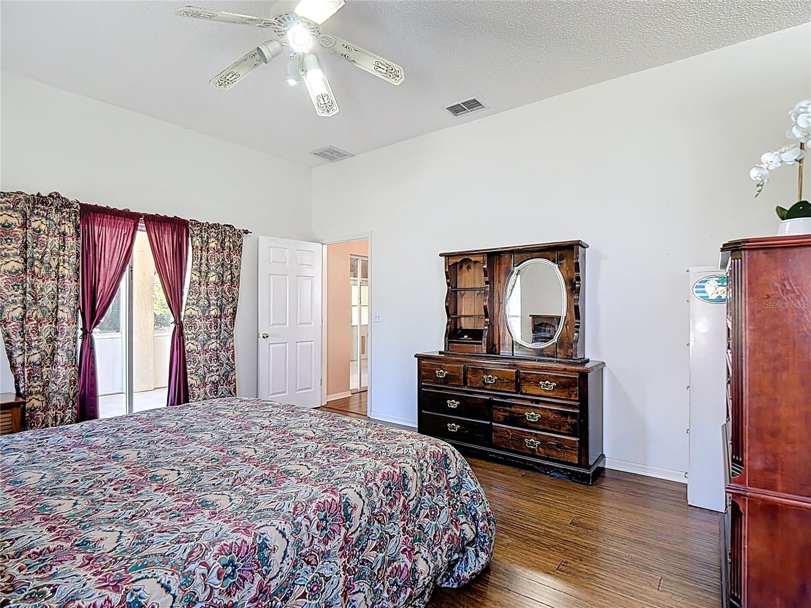 COUNTRY CLASS ESTATES - Residential