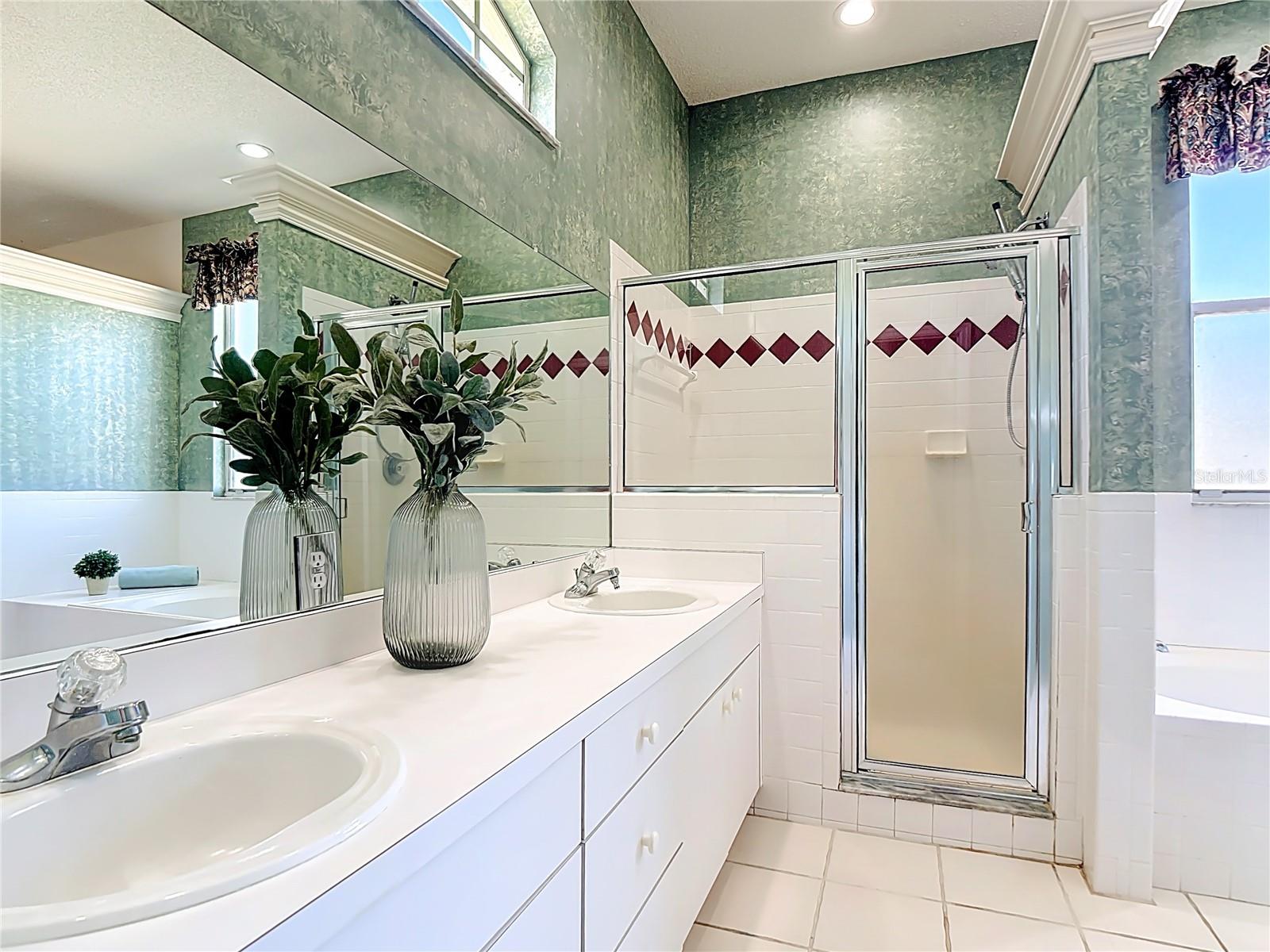 COUNTRY CLASS ESTATES - Residential