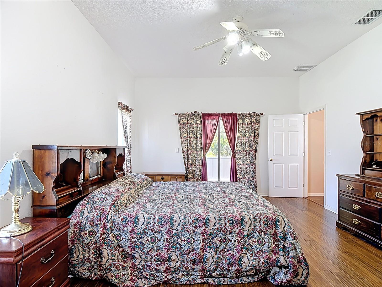 COUNTRY CLASS ESTATES - Residential