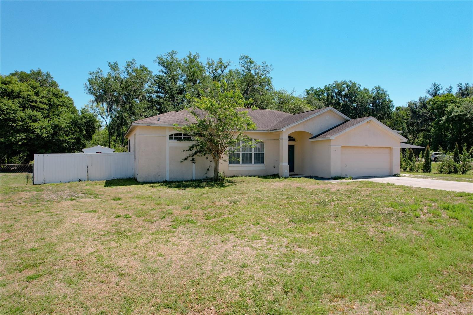 COUNTRY CLASS ESTATES - Residential