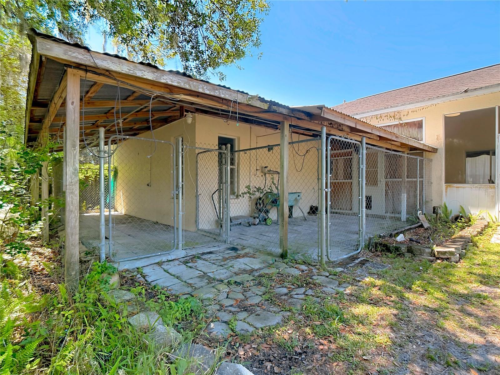 COUNTRY CLASS ESTATES - Residential