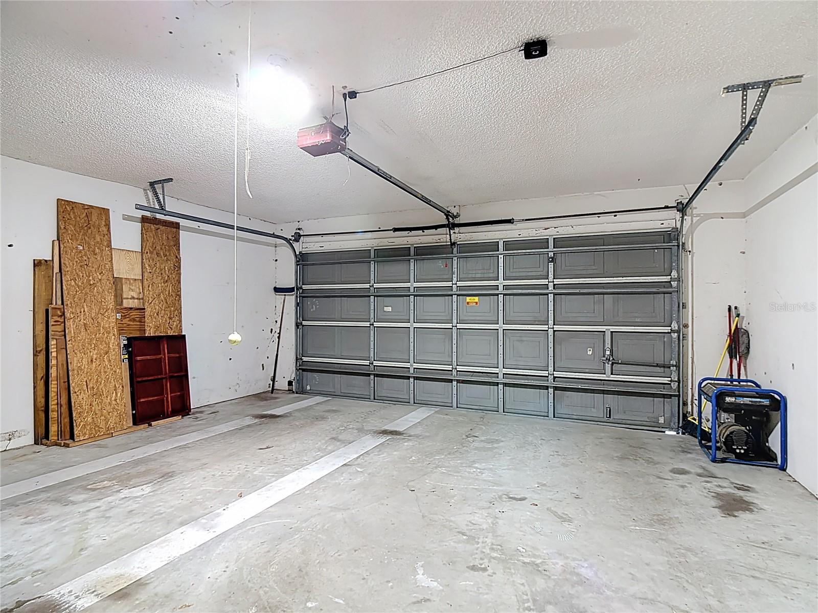 COUNTRY CLASS ESTATES - Residential