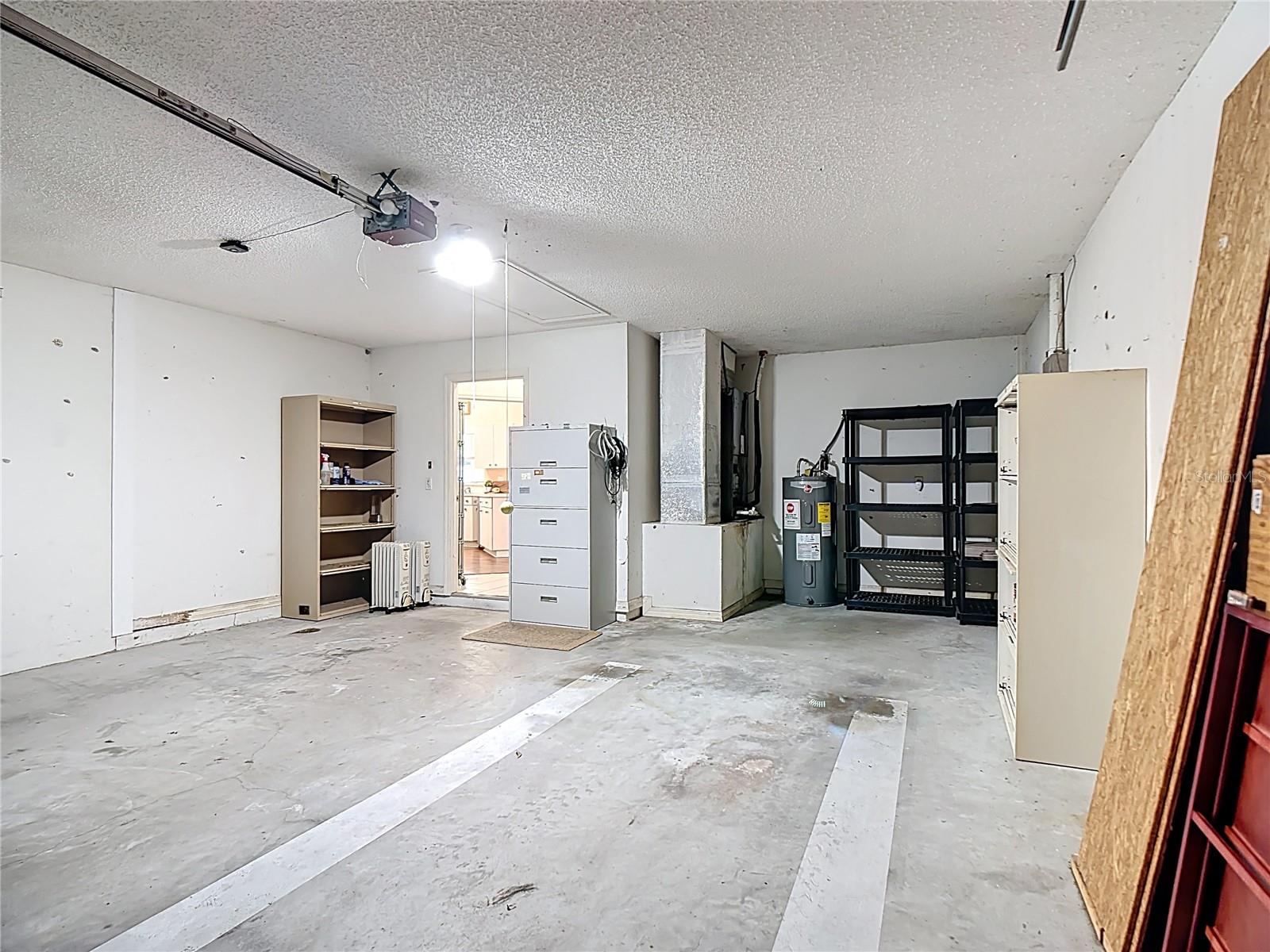 COUNTRY CLASS ESTATES - Residential