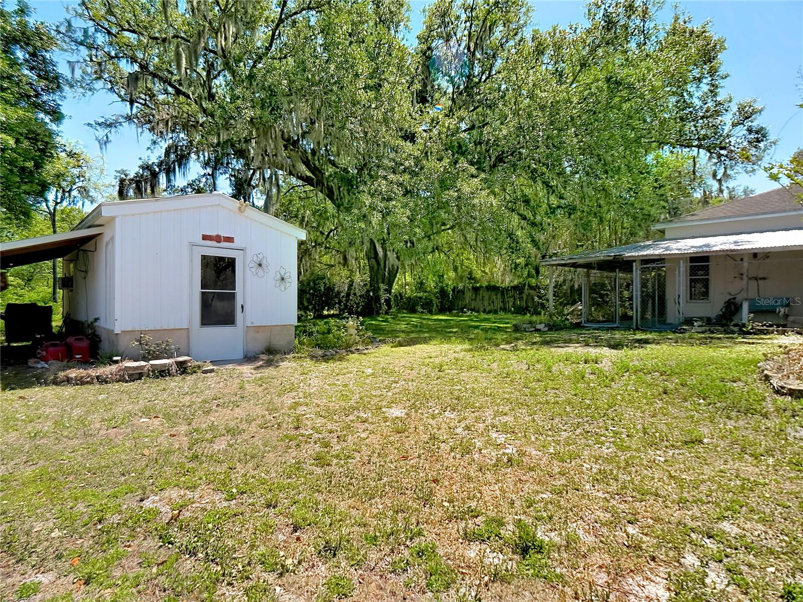 COUNTRY CLASS ESTATES - Residential