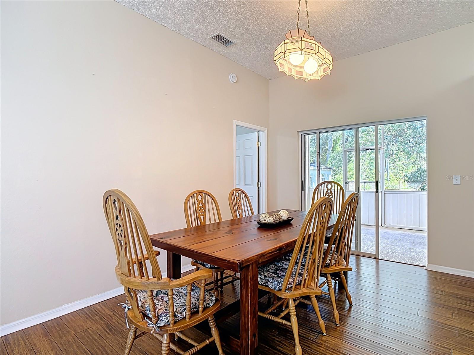 COUNTRY CLASS ESTATES - Residential