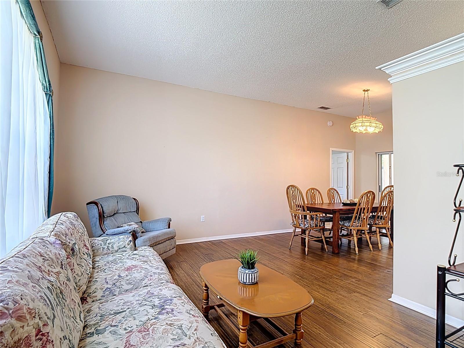 COUNTRY CLASS ESTATES - Residential