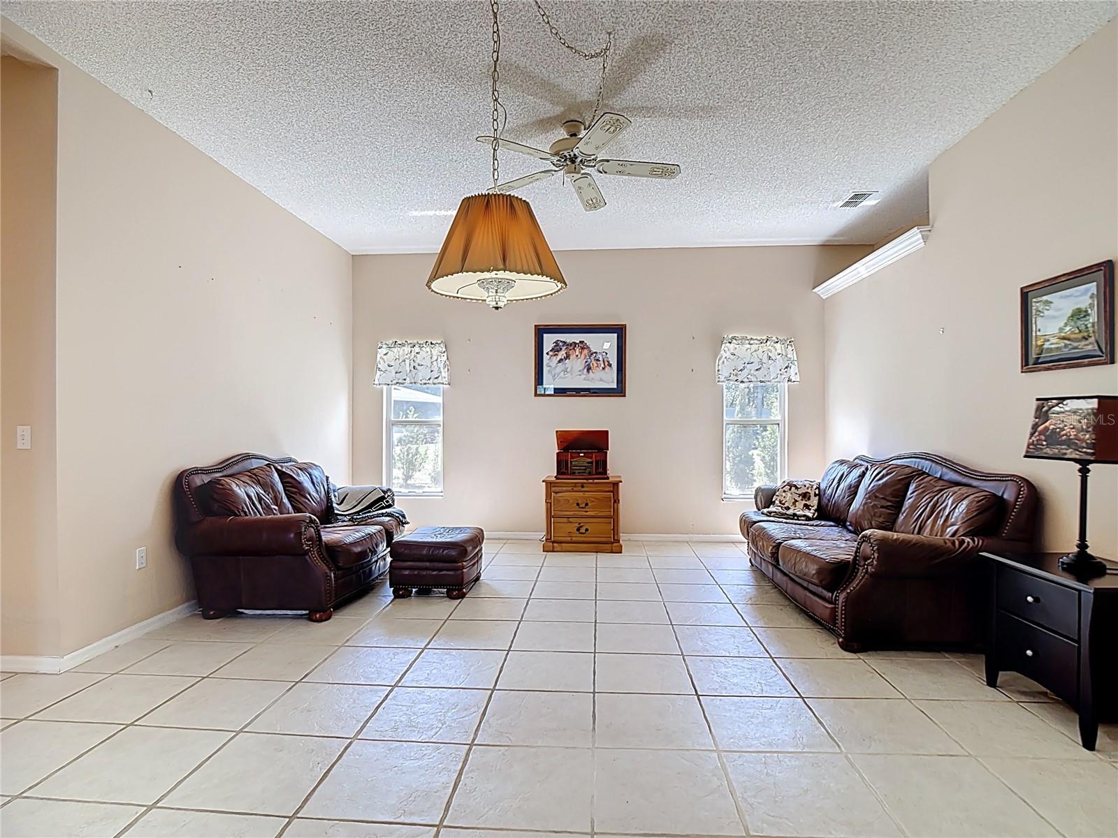 COUNTRY CLASS ESTATES - Residential