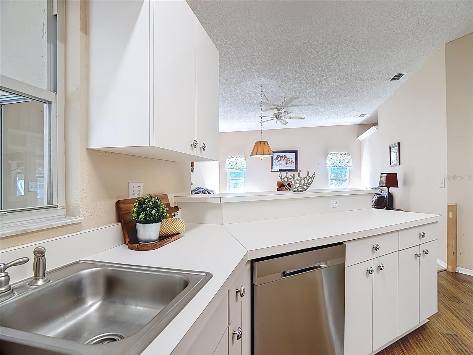 COUNTRY CLASS ESTATES - Residential