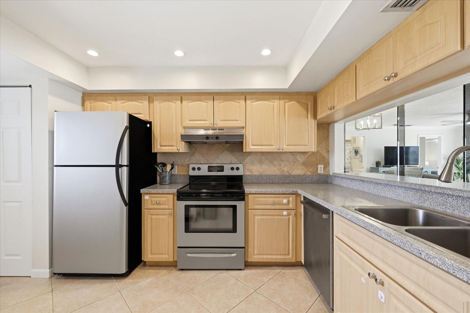 610 ISLAND WAY CONDO - Residential