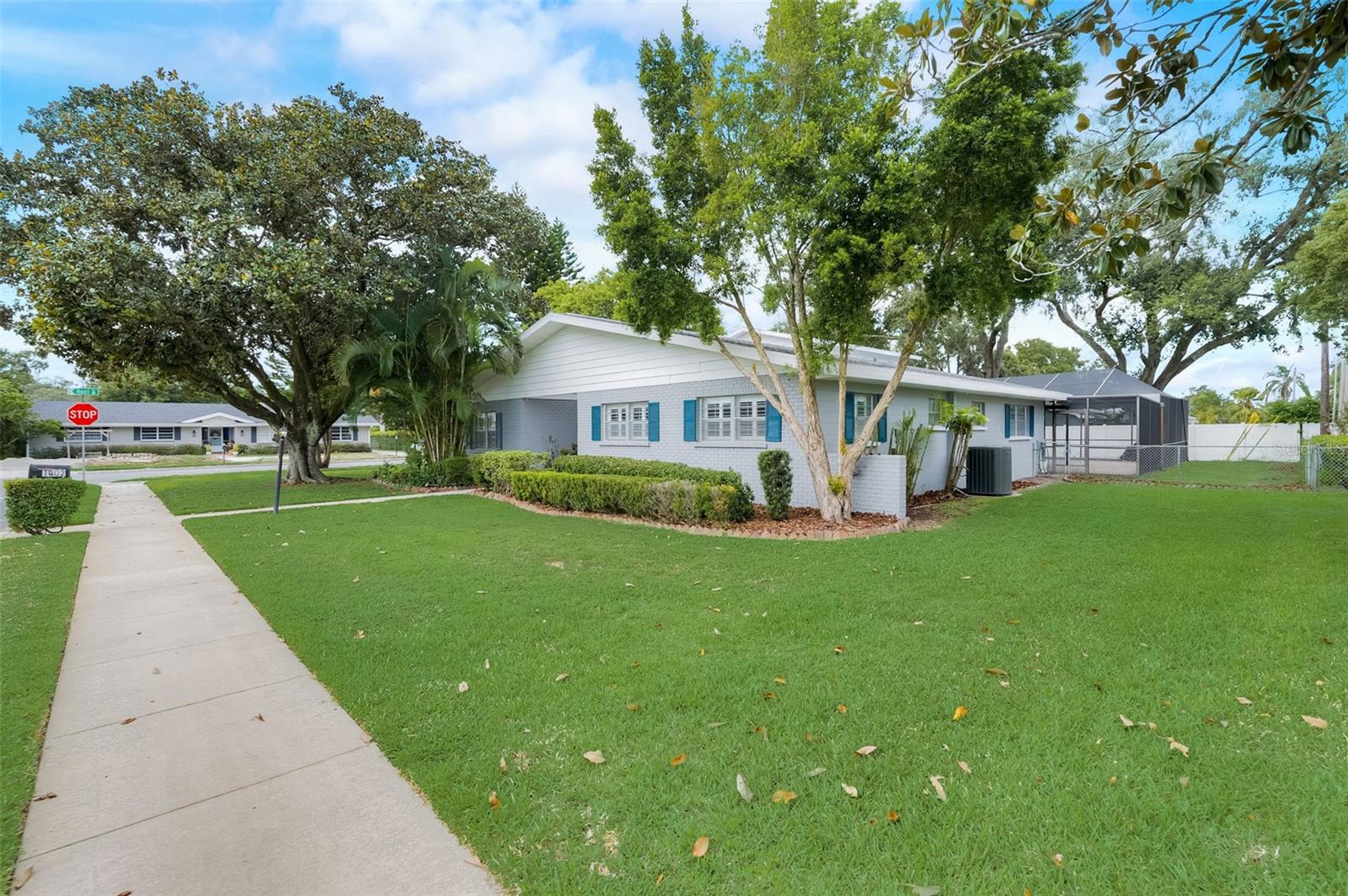 LAKE HOLLINGSWORTH ESTATES - Residential