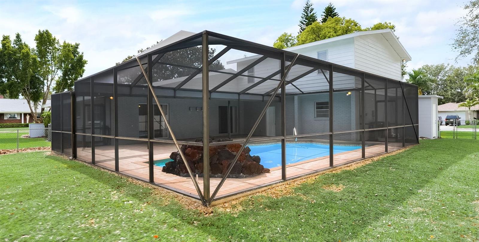 LAKE HOLLINGSWORTH ESTATES - Residential