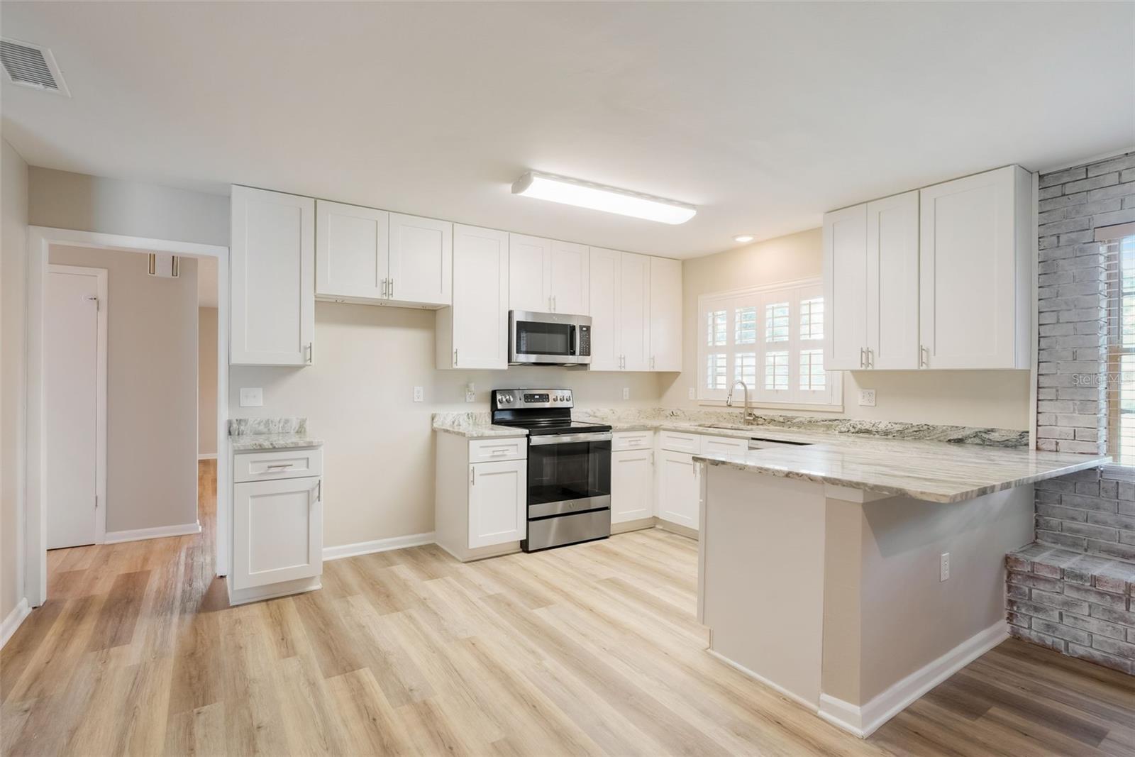 LAKE HOLLINGSWORTH ESTATES - Residential