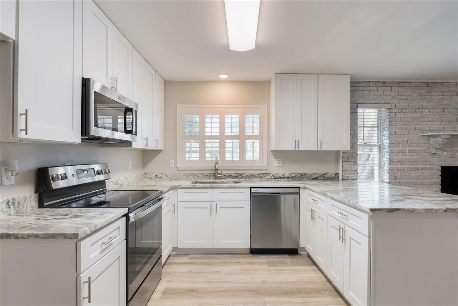 LAKE HOLLINGSWORTH ESTATES - Residential