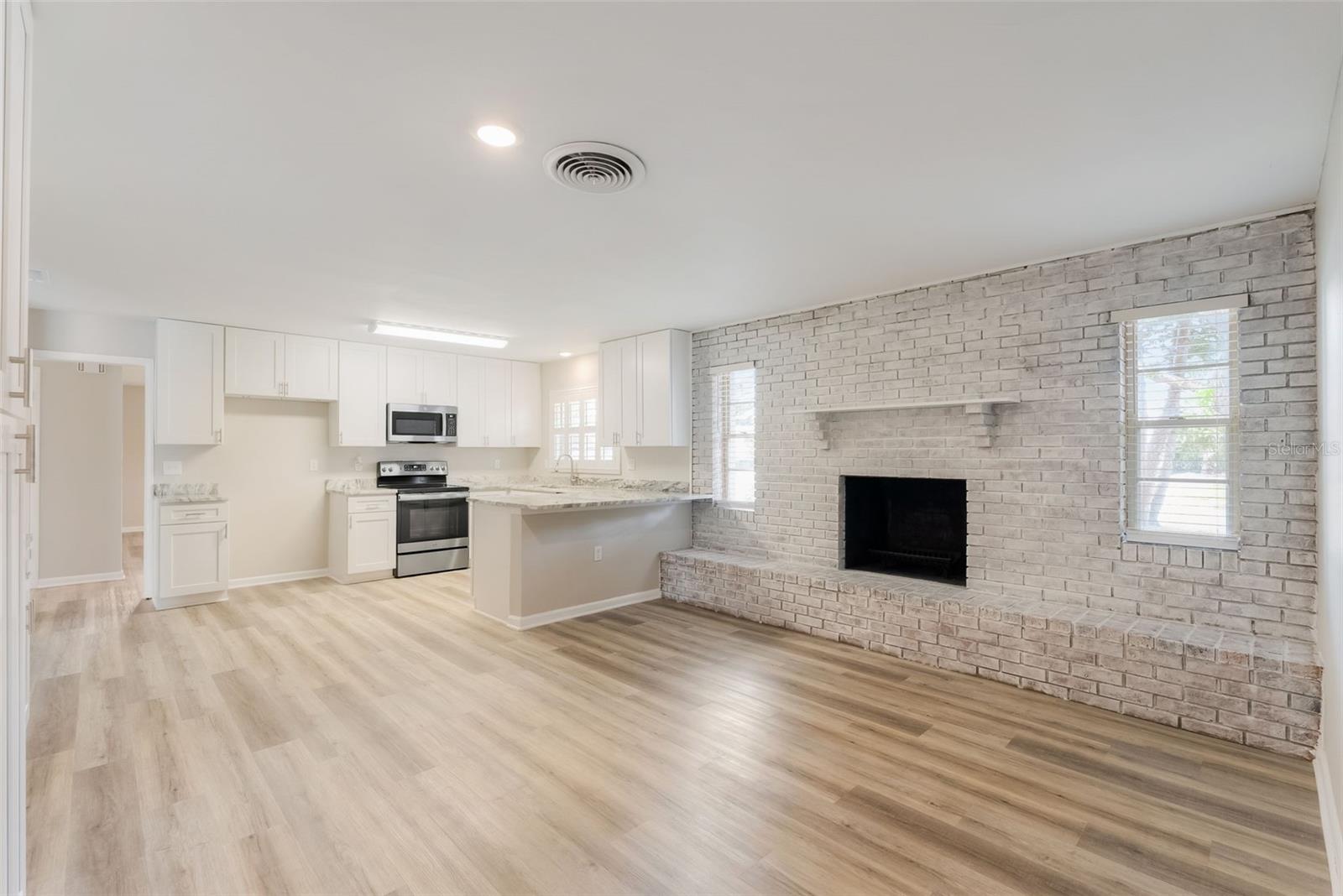 LAKE HOLLINGSWORTH ESTATES - Residential