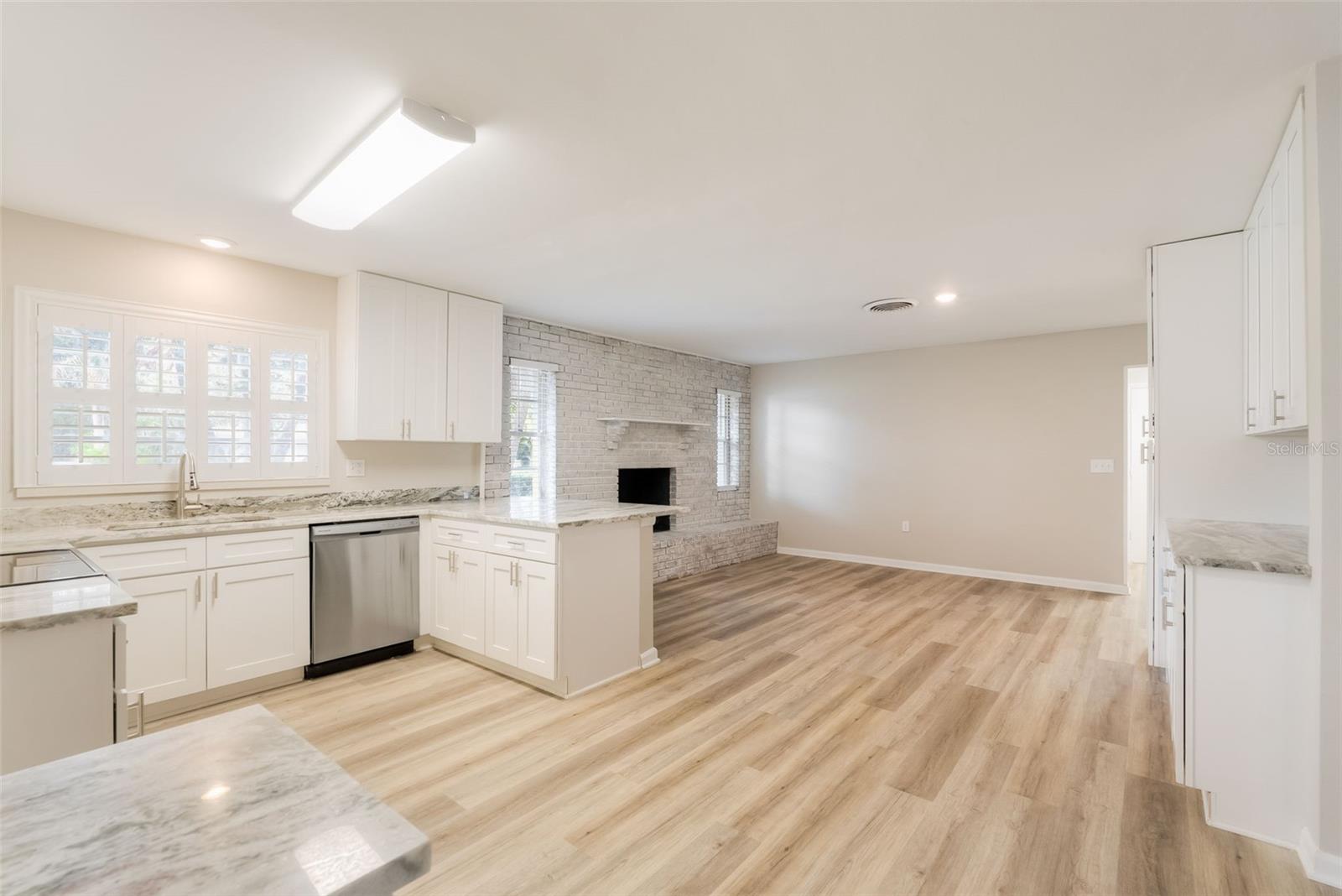 LAKE HOLLINGSWORTH ESTATES - Residential