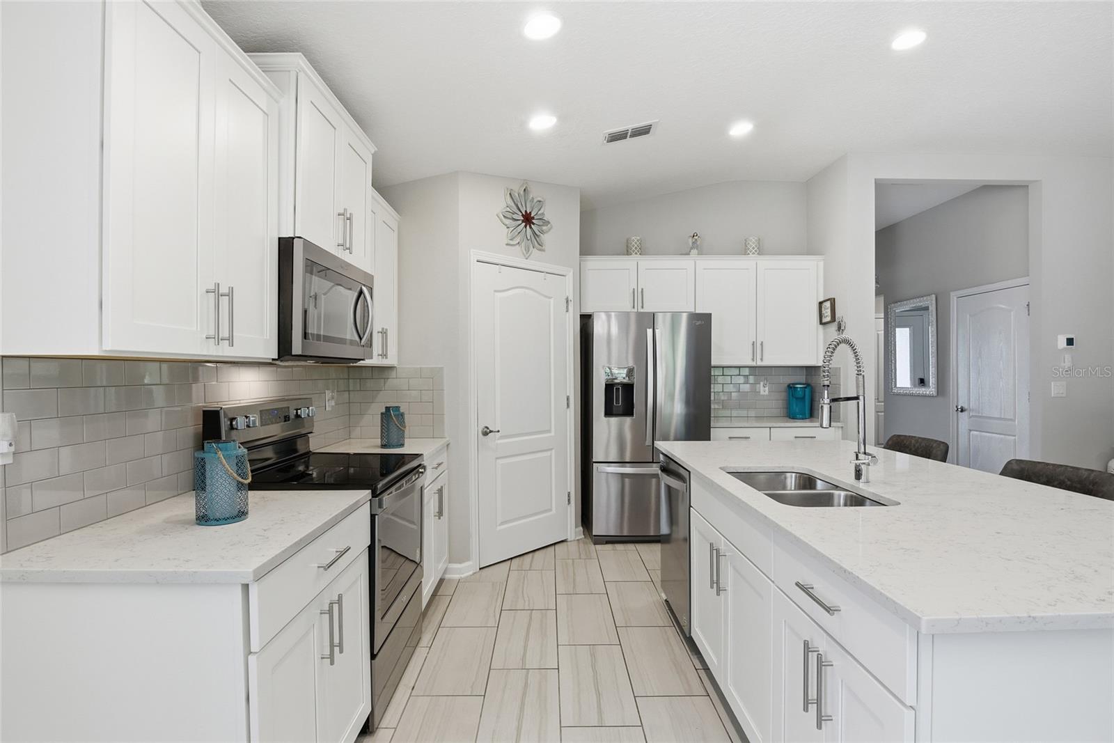 NORTHRIDGE LAKES - Residential